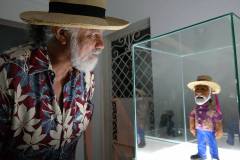 01 Desenhos e Caricaturas