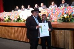 Recebendo Título de Cidadão Cuiabano