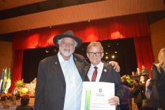 Recebendo Título de Cidadão Cuiabano